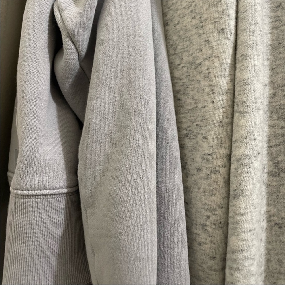 Aritzia boyfriend hoodie - Picture 3 of 3